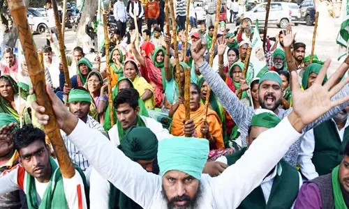 Noida: राष्ट्रीय दलित प्रेरणा स्थल पर विरोध प्रदर्शन करने जा रहे 34 किसानों को हिरासत में लिया गया