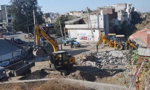 Ludhiana: डोमोरिया रेलवे अंडरब्रिज बंद होने से यात्री परेशान