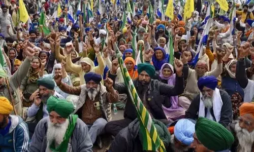 Punjab पुलिस ने मार्च से पहले शंभू बॉर्डर पर किसान नेताओं के साथ बैठक की Punjab पुलिस ने मार्च से पहले शंभू बॉर्डर पर किसान नेताओं के साथ बैठक की