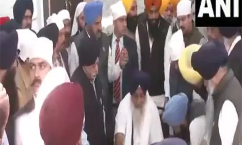 हत्या की कोशिश के एक दिन बाद Sukhbir Badal ने तख्त श्री केसगढ़ साहिब में सेवा की