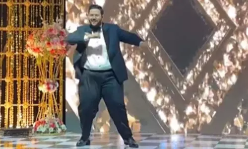 अखियां गुलाब गाने पर दूल्हे के धमाकेदार डांस ने जीत लिया दिल, देखें VIDEO...
