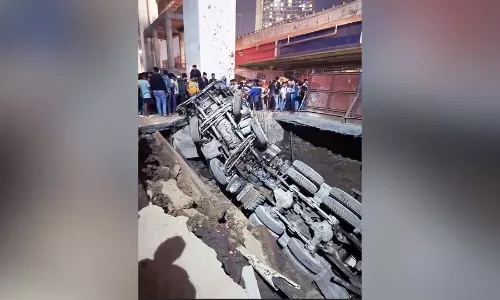 Mira Bhayandar: कंक्रीट मिक्सर ट्रक गड्ढे में गिरने से 24 वर्षीय व्यक्ति की मौत
