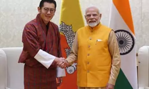 प्रधानमंत्री मोदी और भूटान नरेश की बैठक, भारत-नेपाल द्विपक्षीय संबंधों पर की चर्चा प्रधानमंत्री मोदी और भूटान नरेश की बैठक, भारत-नेपाल द्विपक्षीय संबंधों पर की चर्चा