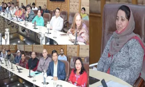 सकीना ने सरकारी वित्तपोषित NGO के प्रदर्शन और कार्यप्रणाली की समीक्षा की