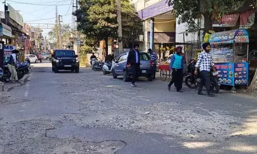 Patiala: ऐतिहासिक गुरुद्वारों की सड़कें खस्ताहाल Patiala: ऐतिहासिक गुरुद्वारों की सड़कें खस्ताहाल