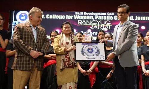 डॉ. रश्मि सिंह ने GCW परेड की ‘डिजाइन योर डिग्री’ पहल पर न्यूज़लेटर जारी किया डॉ. रश्मि सिंह ने GCW परेड की ‘डिजाइन योर डिग्री’ पहल पर न्यूज़लेटर जारी किया