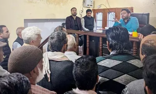 DC ने नगरोटा तहसील कार्यालय के कामकाज की समीक्षा की DC ने नगरोटा तहसील कार्यालय के कामकाज की समीक्षा की