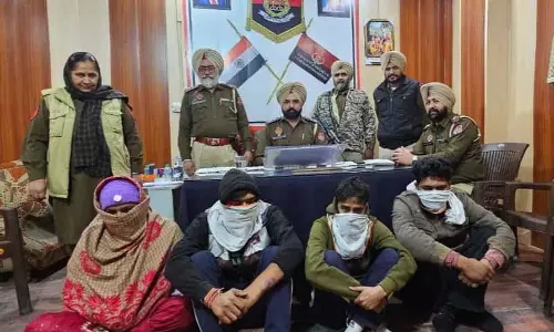 Amritsar: हत्या के आरोप में एक महिला समेत चार लोग गिरफ्तार Amritsar: हत्या के आरोप में एक महिला समेत चार लोग गिरफ्तार