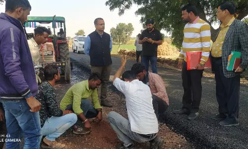 Baran: जिला कलेक्टर ने जांची सड़क निर्माण कार्य की गुणवत्ता Baran: जिला कलेक्टर ने जांची सड़क निर्माण कार्य की गुणवत्ता