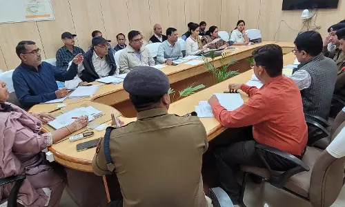 Bikaner: संभागीय आयुक्त की अध्यक्षता में पाक्षिक बैठक आयोजित Bikaner: संभागीय आयुक्त की अध्यक्षता में पाक्षिक बैठक आयोजित