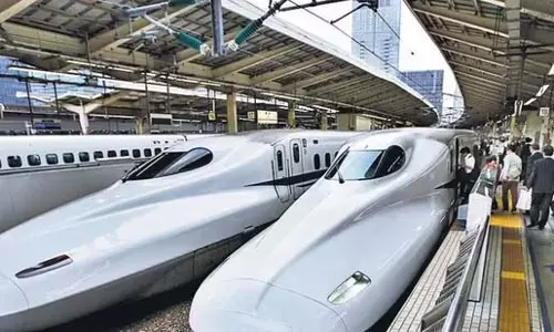 Mumbai: भूमिगत बुलेट ट्रेन स्टेशन पर पहली कंक्रीट स्लैब डाली गई Mumbai: भूमिगत बुलेट ट्रेन स्टेशन पर पहली कंक्रीट स्लैब डाली गई