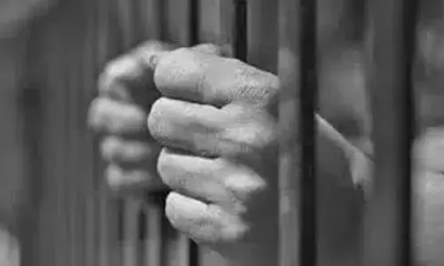 Mumbai: शेयर बाजार घोटाले में वरिष्ठ नागरिक से 3.81 करोड़ रुपये ठगी, तीन गिरफ्तार