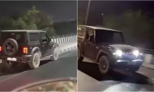 Instagram रील के लिए फुटपाथ पर फुल स्पीड में थार चला रहा शख्स, यूपी पुलिस ने दी प्रतिक्रिया Instagram रील के लिए फुटपाथ पर फुल स्पीड में थार चला रहा शख्स, यूपी पुलिस ने दी प्रतिक्रिया