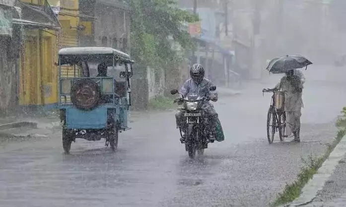 IMD ने इस महीने सामान्य से अधिक तापमान और बारिश का अनुमान लगाया