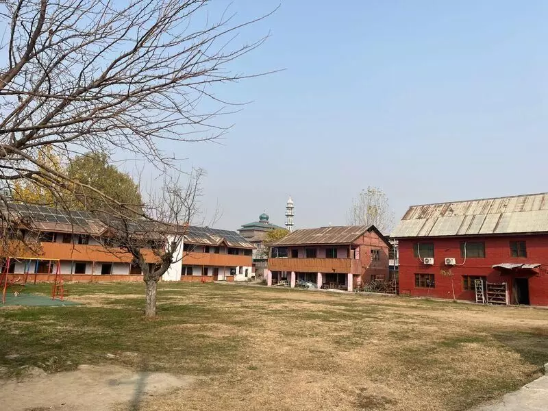 Kashmir में दिव्यांग छात्रों के लिए उच्च शिक्षा एक दूर का सपना