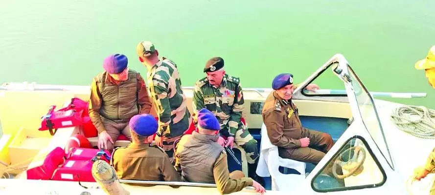 पुलिस-BSF ने भारत-पाक सीमा पर संयुक्त गश्त की