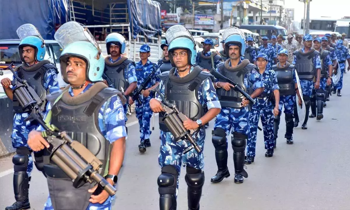 Karnataka: हिंदू-मुस्लिम विवाद के बीच दत्तजयंती समारोह पर प्रतिबंध Karnataka: हिंदू-मुस्लिम विवाद के बीच दत्तजयंती समारोह पर प्रतिबंध