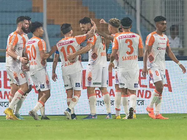 केरला ब्लास्टर्स FC अपने 200वें ISL मैच में बेंगलुरु FC के खिलाफ सभी 3 अंक हासिल करना चाहेगी केरला ब्लास्टर्स FC अपने 200वें ISL मैच में बेंगलुरु FC के खिलाफ सभी 3 अंक हासिल करना चाहेगी