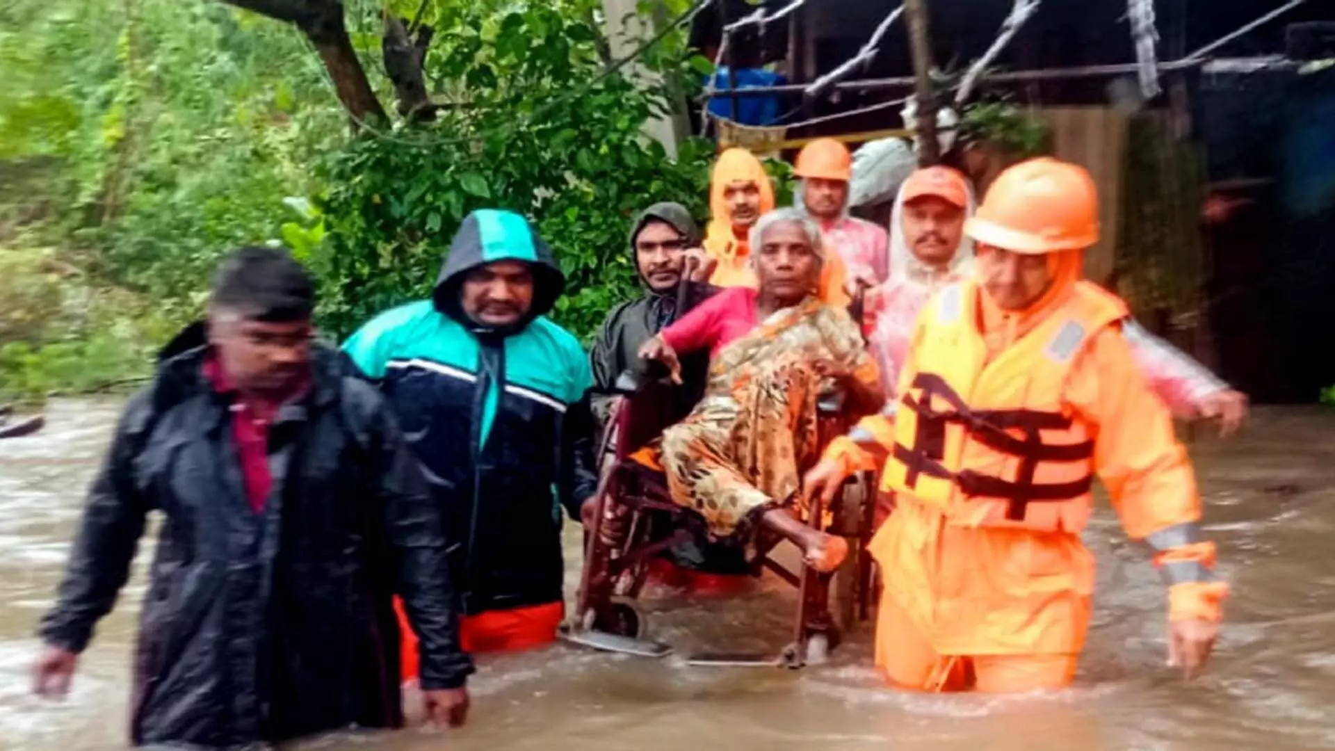 Cyclone Fengal: गृह मंत्रालय ने तमिलनाडु के लिए 944.80 करोड़ जारी करने को मंजूरी दी