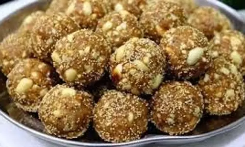 Recipe: सर्दियों में आपके शरीर को भी गर्म रखेंगे, मूंगफली तिल के लड्डू Recipe: सर्दियों में आपके शरीर को भी गर्म रखेंगे, मूंगफली तिल के लड्डू