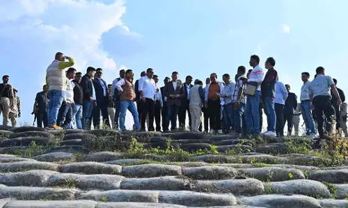 Assam : जल संसाधन मंत्री पीयूष हजारिका ने डिब्रूगढ़ में बाढ़ प्रभावित क्षेत्रों का निरीक्षण किया