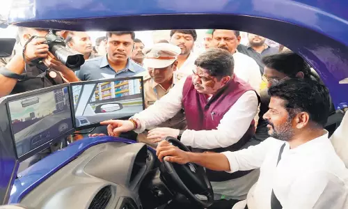 Telangana: सीएम रेवंत रेड्डी ने केसीआर से बैठक में शामिल होने का आग्रह किया