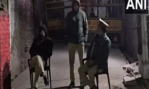 UP: बाबरी मस्जिद विध्वंस के दिन मथुरा में शाही ईदगाह के बाहर सुरक्षा बढ़ा दी गई