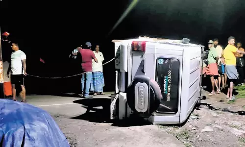 Tamil Nadu: थोंडियालम में हाथी के वाहन पलटने से वनकर्मी घायल Tamil Nadu: थोंडियालम में हाथी के वाहन पलटने से वनकर्मी घायल