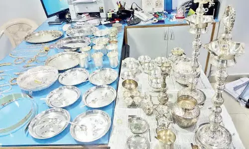 Odisha: ओडिशा में 61 किलो चांदी जब्त, एक हिरासत में Odisha: ओडिशा में 61 किलो चांदी जब्त, एक हिरासत में