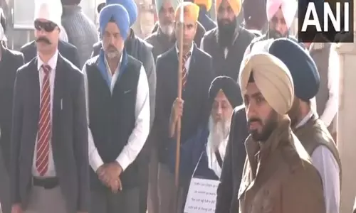 Sukhbir Badal ने आनंदपुर साहिब के तख्त श्री केसगढ़ साहिब में सेवादार के रूप में अपनी सेवाएं जारी रखीं