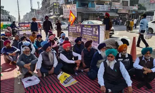 Ludhiana: स्कूल में होमगार्डों के ‘अतिक्रमण’ के खिलाफ प्रदर्शन Ludhiana: स्कूल में होमगार्डों के ‘अतिक्रमण’ के खिलाफ प्रदर्शन