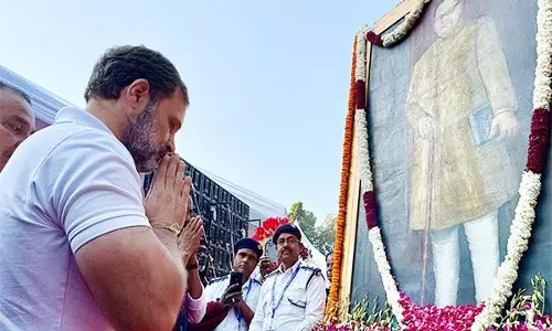 Rahul Gandhi ने डॉ. बीआर अंबेडकर को श्रद्धांजलि दी