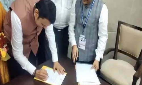 CM Devendra Fadnavis ने शपथ लेने के बाद कार्यभार संभाला