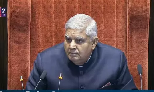 संसद में जोरदार हंगामा, कांग्रेस सांसद की सीट से मिलीं नोटों की गड्डियां