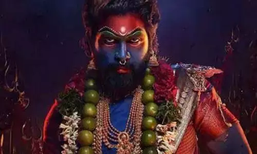 अल्लू अर्जुन अभिनीत पुष्पा: द रूल ना नाटक में थिएटर में एक व्यक्ति पर दोस्तों के साथ मामला दर्ज