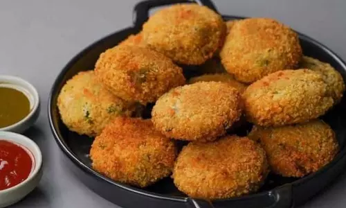 पोहा नगेट्स : ब्रेकफास्ट के लिए फटाफट तैयार हो जाती है यह डिश पोहा नगेट्स : ब्रेकफास्ट के लिए फटाफट तैयार हो जाती है यह डिश