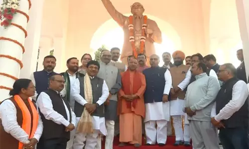 UP CM और डिप्टी सीएम पाठक ने 69वें महापरिनिर्वाण दिवस पर डॉ. अंबेडकर को श्रद्धांजलि दी UP CM और डिप्टी सीएम पाठक ने 69वें महापरिनिर्वाण दिवस पर डॉ. अंबेडकर को श्रद्धांजलि दी