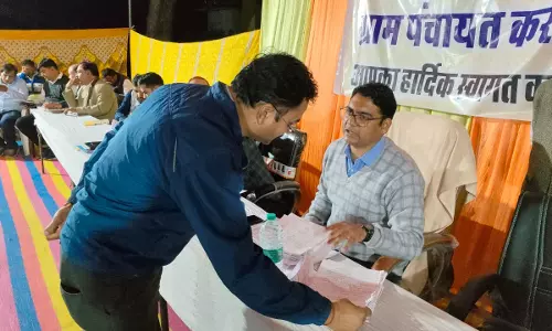 Dungarpur: जिला कलेक्टर सिंह की ग्राम पंचायत करौली में रात्रि चौपाल आयोजित
