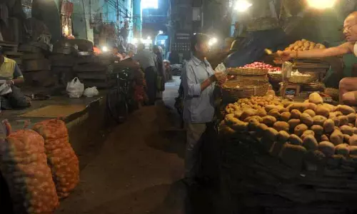 सीमित स्टॉक पर ध्यान, अंतर-राज्यीय आलू युद्ध में प्रतिबंध पर Bengal सरकार दृढ़