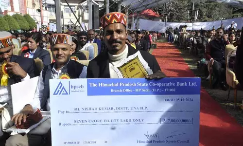 Paralympian को मिला 7.8 करोड़ रुपये का इनाम, मां से किया वादा निभाया