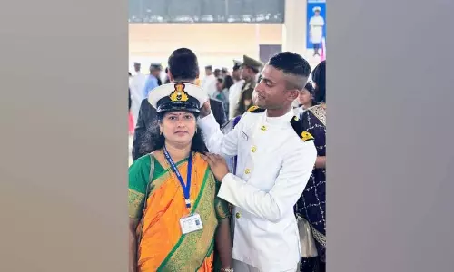 Wardha: नेवी कैप मिलते ही... सिर्फ मां के त्याग और प्रेरणा का एहसास