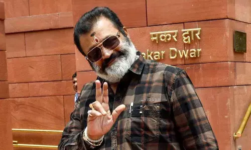 Kerala : केंद्रीय मंत्री सुरेश गोपी को ओट्टाकोम्बन के लिए अभिनय में वापसी के लिए Kerala : केंद्रीय मंत्री सुरेश गोपी को ओट्टाकोम्बन के लिए अभिनय में वापसी के लिए