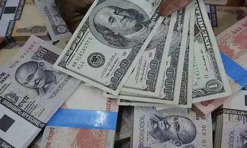 शुरुआती कारोबार में रुपया US dollar के मुकाबले 7 पैसे बढ़कर 84.64 पर पहुंचा