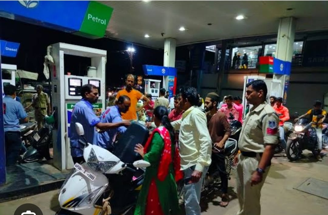 कर्मचारियों द्वारा अपनाई जा रही ट्रिक, Petrol Pump संचालकों का इस ओर नहीं ध्यान