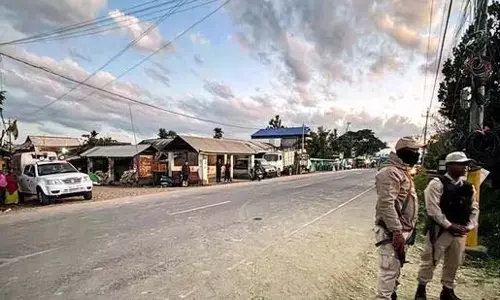 Manipur: इंफाल ईस्ट में गोलीबारी, कोई हताहत नहीं Manipur: इंफाल ईस्ट में गोलीबारी, कोई हताहत नहीं