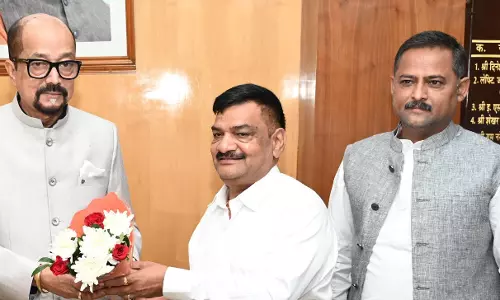 राज्यपाल डेका से अखिल भारतीय कुर्मी क्षत्रीय महासभा के पदाधिकारियों ने भेंट की