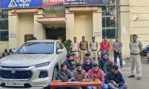 CG BREAKING: मकान में खिला रहे थे लाखों का जुआ, 13 जुआरी गिरफ्तार