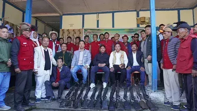 कंपोरिजो में 13 एयरगनों ने आत्मसमर्पण किया कंपोरिजो में 13 एयरगनों ने आत्मसमर्पण किया