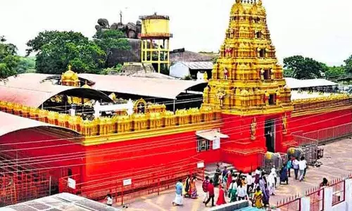 Karimnagar में मंदिर की 800 एकड़ से अधिक भूमि हड़प ली Karimnagar में मंदिर की 800 एकड़ से अधिक भूमि हड़प ली