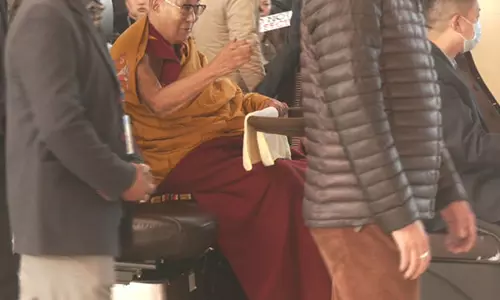 जनजातीय समुदाय के 2000 से अधिक लोग Dalai Lama की दीर्घायु के लिए प्रार्थना में हुए शामिल